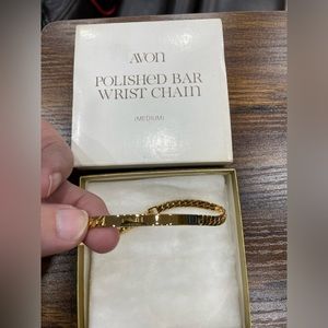 RARE! VINTAGE AVON Polished Bar Wrist Chain from 1977. In box, never worn.